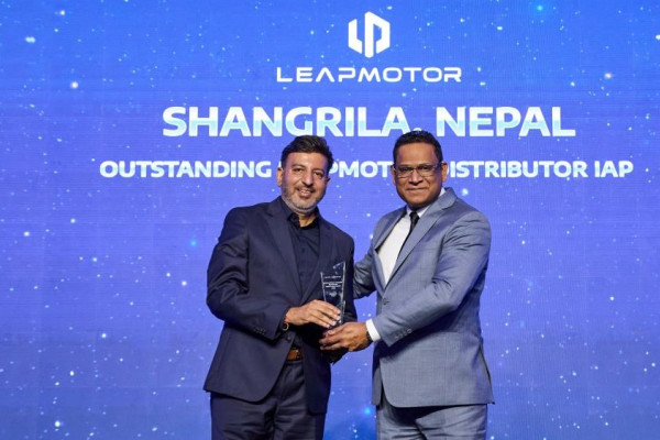 लीपमोटर नेपालले ग्लोबल मिटमा “उत्कृष्ट लीपमोटर वितरक” पुरस्कार जित्यो